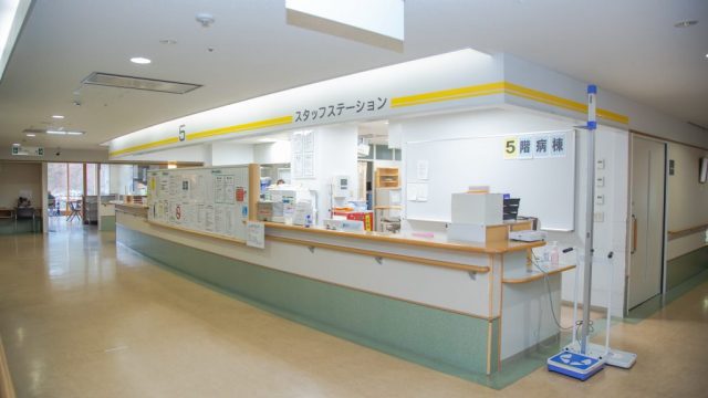 クリックし「入院・面会案内」へ移動します