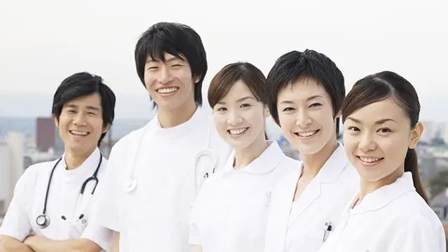 クリックし「採用情報」へ移動します