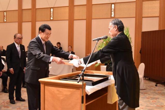 クリックしてページ三澤名誉院長 令和7年度長野県知事表彰へ移動します