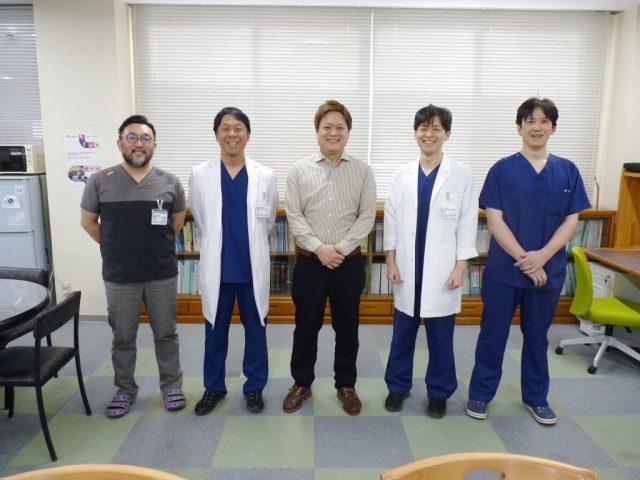 クリックしてページ2025年12月3日　頚椎前方手術の見学に来院へ移動します